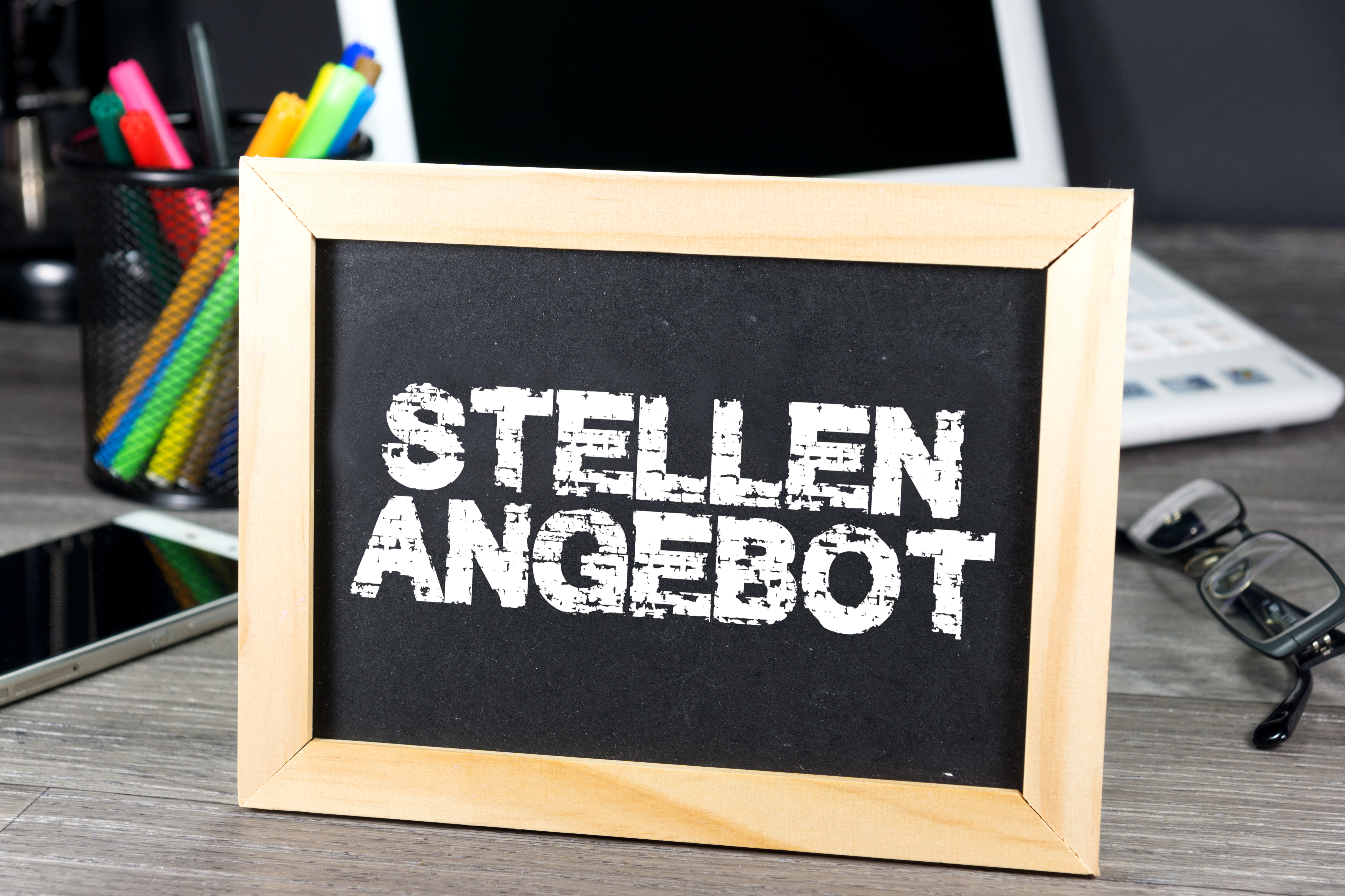 Ein Büro und Stellenangebot für ein Job