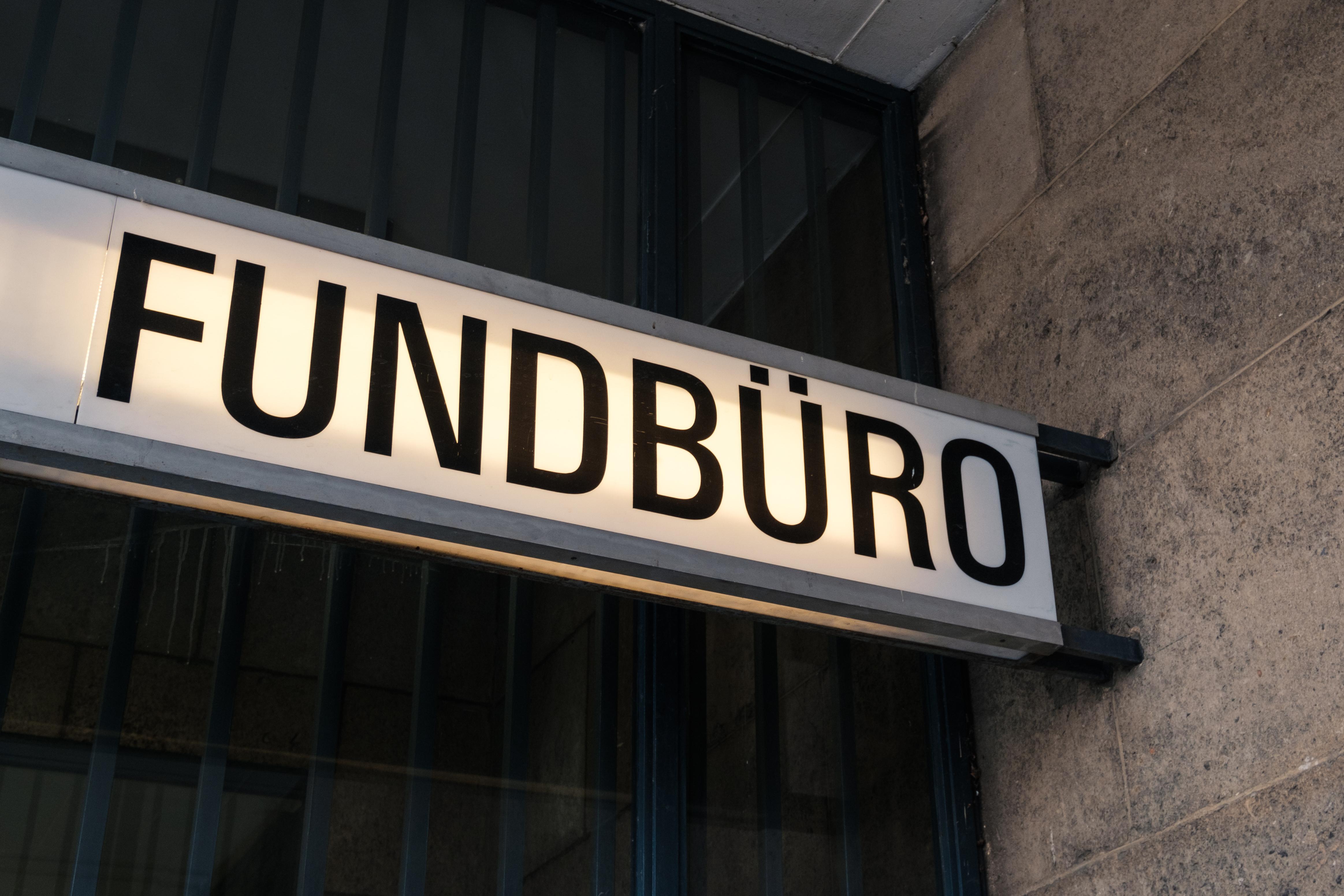 Lost and found sign - german: Fundbuero Anzeigebild "Fundbüro"